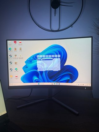Philips 27” EVNIA Gaming 180hz Curbo Ambiglow