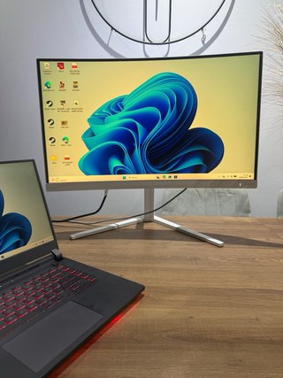 Philips 27” EVNIA Gaming 180hz Curbo Ambiglow