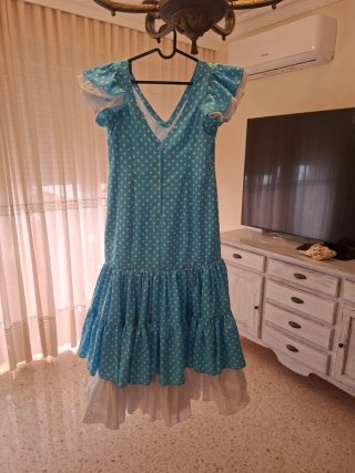 Traje de flamenca azul con lunares