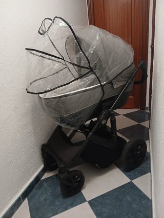 Carro de bebé gris
