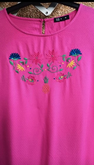 Blusa rosa fucsia bordada Talla M