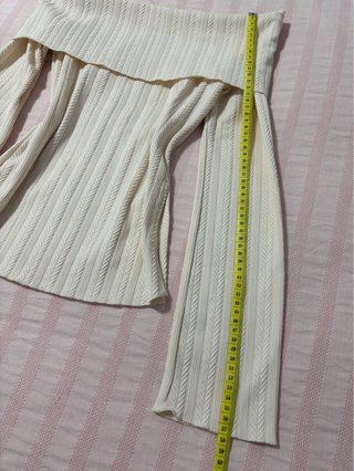 Camiseta Off Shoulder Crema Manga Larga