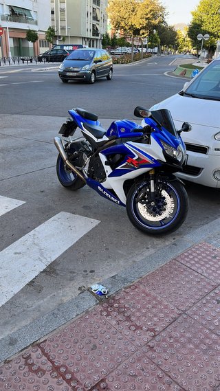 Suzuki GSX-R 750 K8 Azul/Blanco