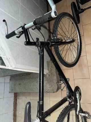 Bicicleta negra buen estado