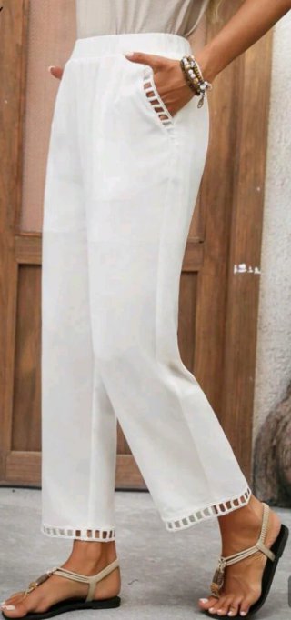 Pantalón blanco con detalles