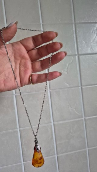 Collana con pendente ambra e metallo