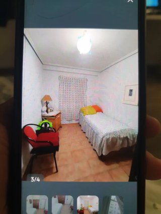 Habitación completa con armario y cama