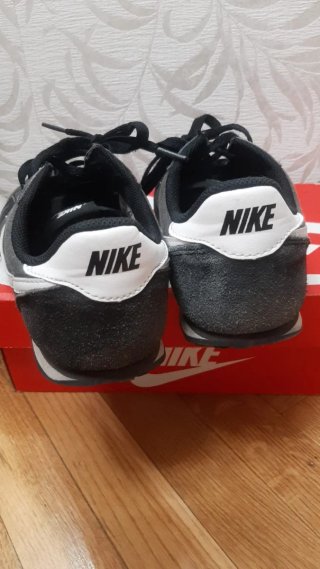 Zapatillas Nike Talla 38 Negras y Blancas