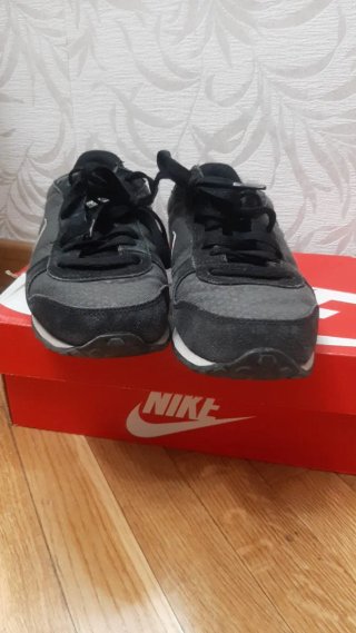 Zapatillas Nike Talla 38 Negras y Blancas