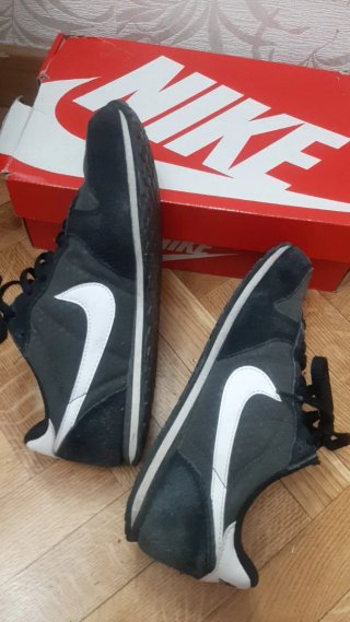 Zapatillas Nike Talla 38 Negras y Blancas
