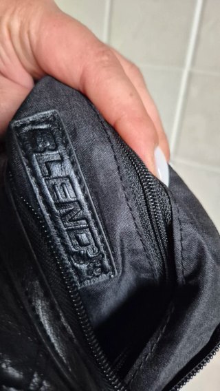 Borsa nera trapuntata con catena