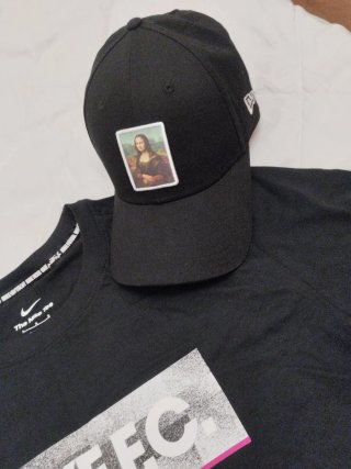 Gorra New Era Monalisa + Camiseta Nike FC Talla L