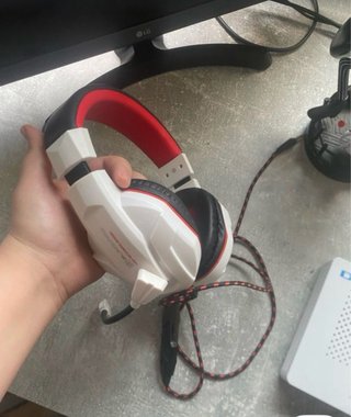 Auriculares Gaming LG Blancos y Rojos