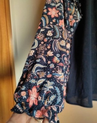 Blusa floral decote V