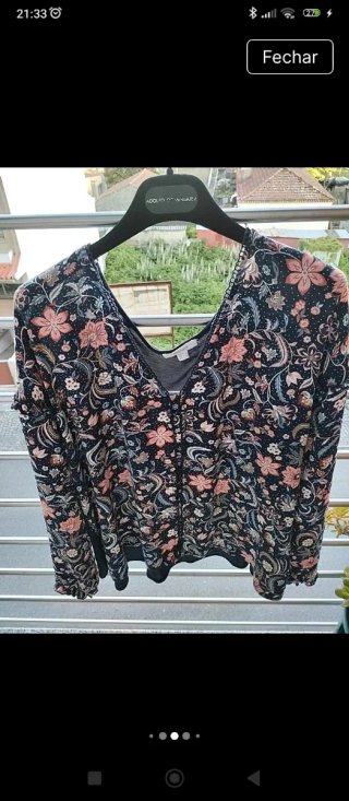 Blusa floral decote V