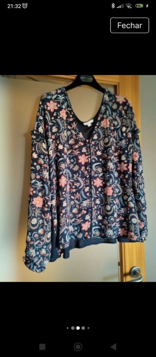 Blusa floral decote V