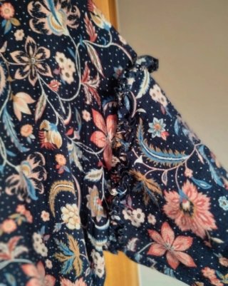 Blusa floral decote V