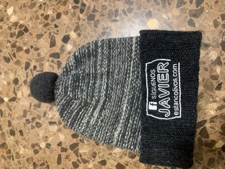 Gorro Hydroponic Pom Pom Gris y Negro