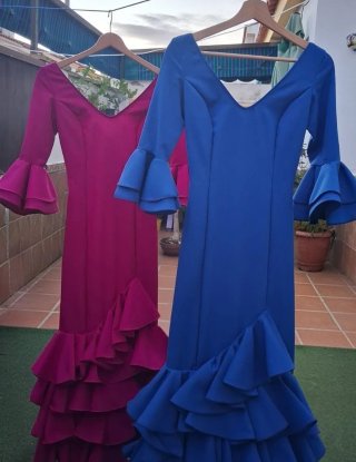 Trajes de flamenca azul y buganbilla