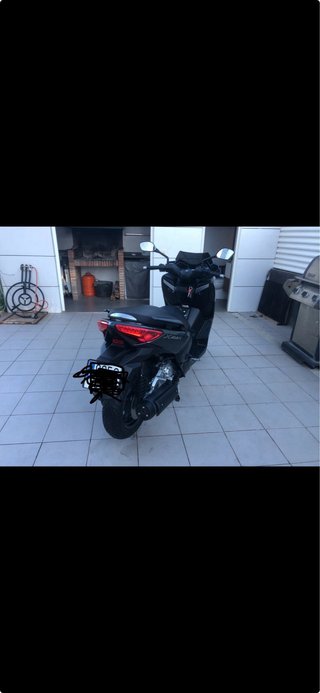 Yamaha XMAX 250 R Scooter Negro