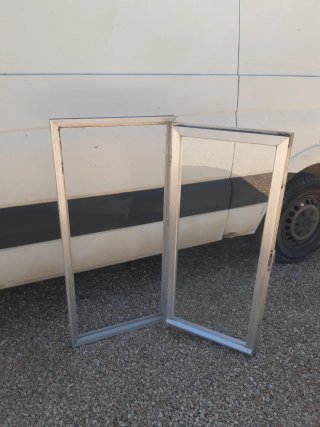 Ventana abatible aluminio gris cristal simple
