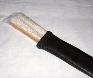 Abanico de encaje beige y blanco
