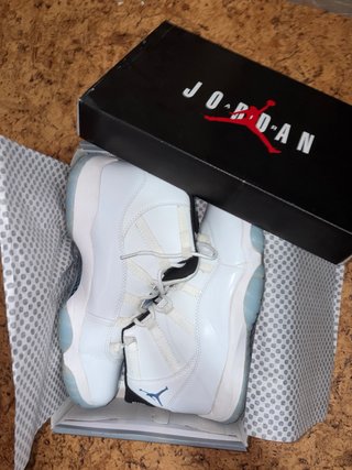 JORDAN 11 RETRO WHITE/BLUE