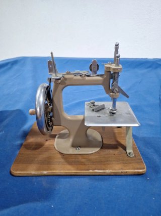 Mini Máquina de Coser Antigua