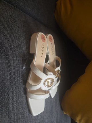Sandalias Guess Beige Talla 37.5