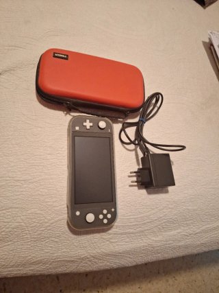 Nintendo Switch Lite Gris + Funda + Cargador