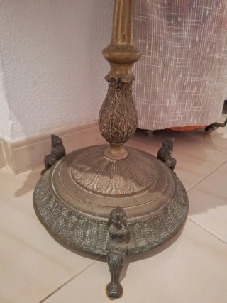 Mesa auxiliar bronce y mármol antigua
