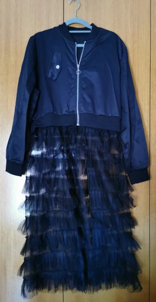 Bomber con volantes de tul negro