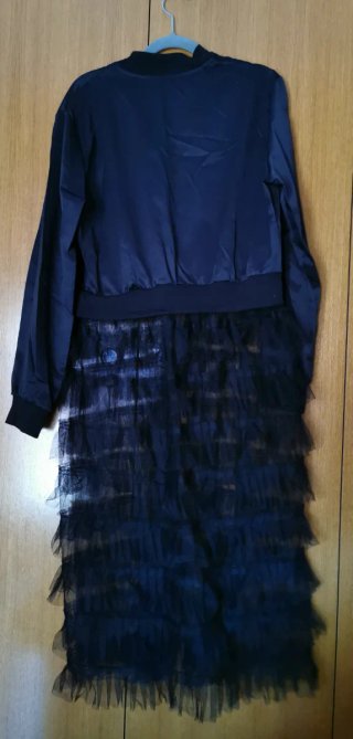 Bomber con volantes de tul negro