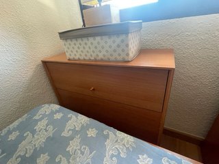 Cama con cajones y mesita de noche