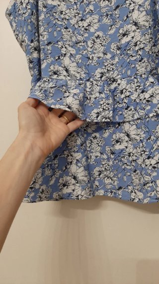 Top con peplo floreale