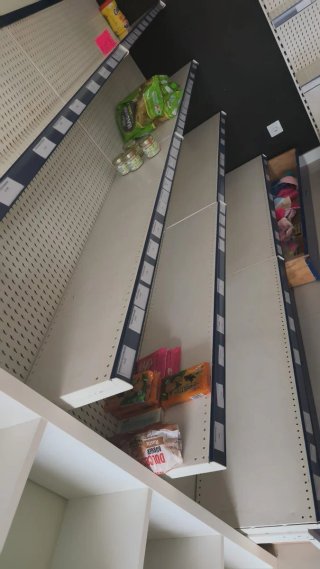 Estanterías metálicas y de plástico