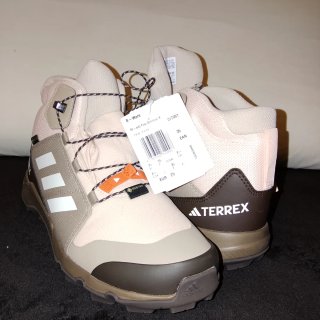 Botas montaña gore tex Adidas