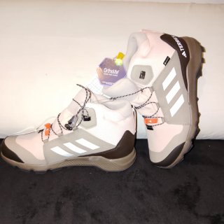 Botas montaña gore tex Adidas