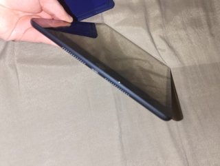 Tablet con cover blu
