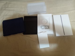 Tablet con cover blu