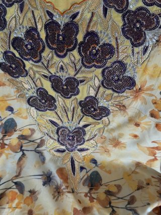 Mijwar Emarati de Seda Indonesia