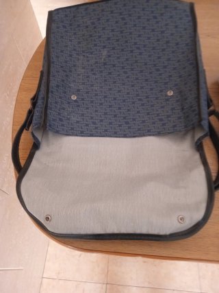 Máquina de escribir Olivetti Lettera 35 con funda