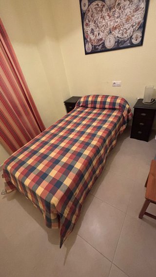 Cama 90 + 2 Mesitas de Noche