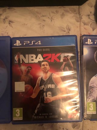 Consola PS4 Negra + 4 Juegos + 2 Mandos