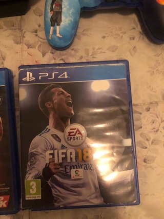 Consola PS4 Negra + 4 Juegos + 2 Mandos