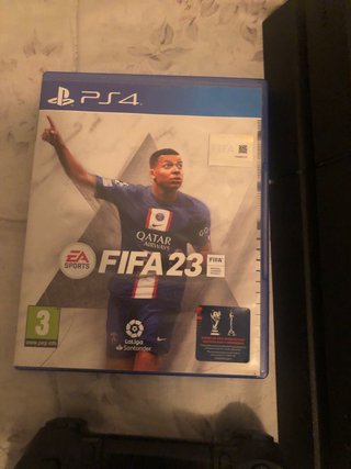 Consola PS4 Negra + 4 Juegos + 2 Mandos