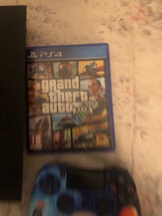 Consola PS4 Negra + 4 Juegos + 2 Mandos
