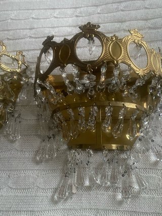 Dos apliques de pared dorado con cristales bohemia