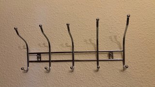 Perchero de pared metálico