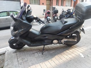 Yamaha TMAX Maxi Scooter Negra
